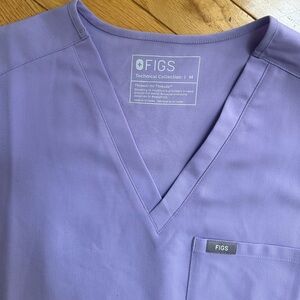 FIGS Catarina One Pocket Scrub Top, M, Lavender Dew